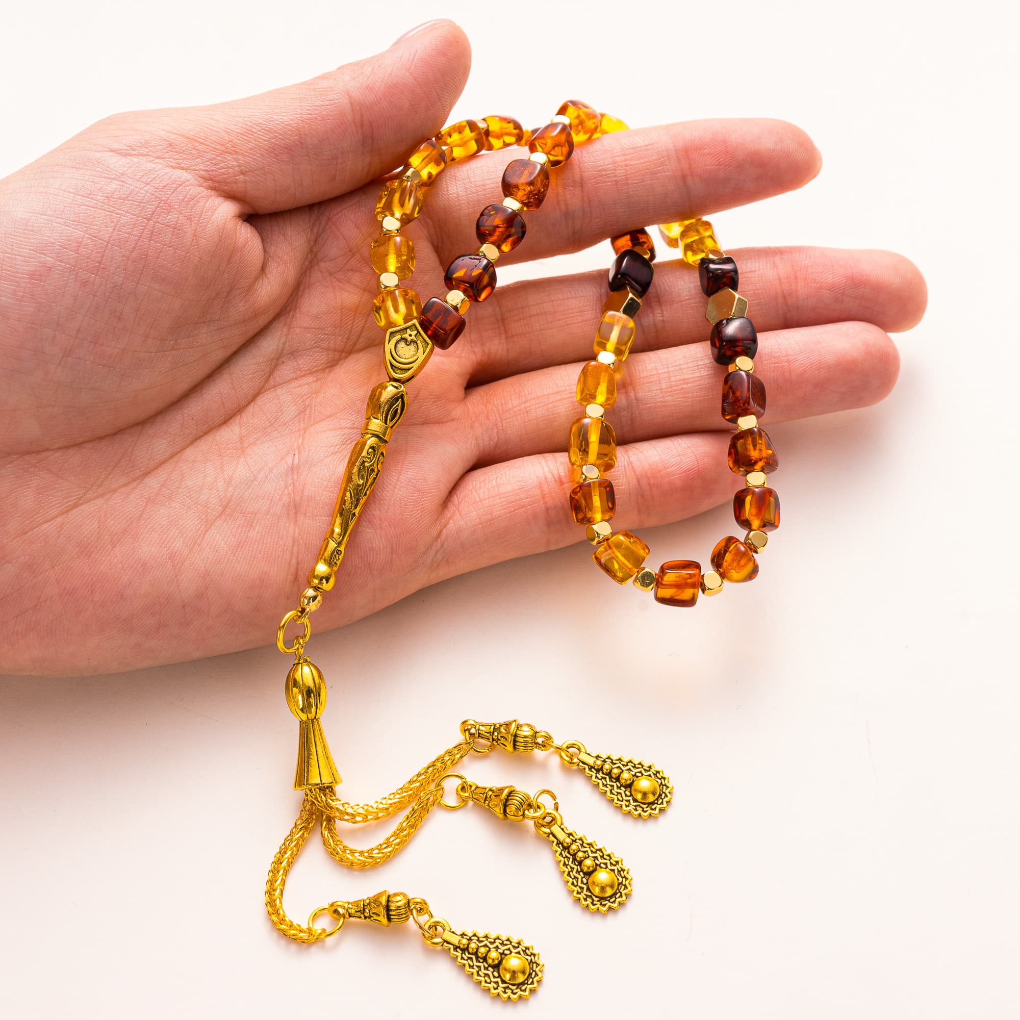 سبحة مكعب كهرماني 33 حبة تفصيل 2